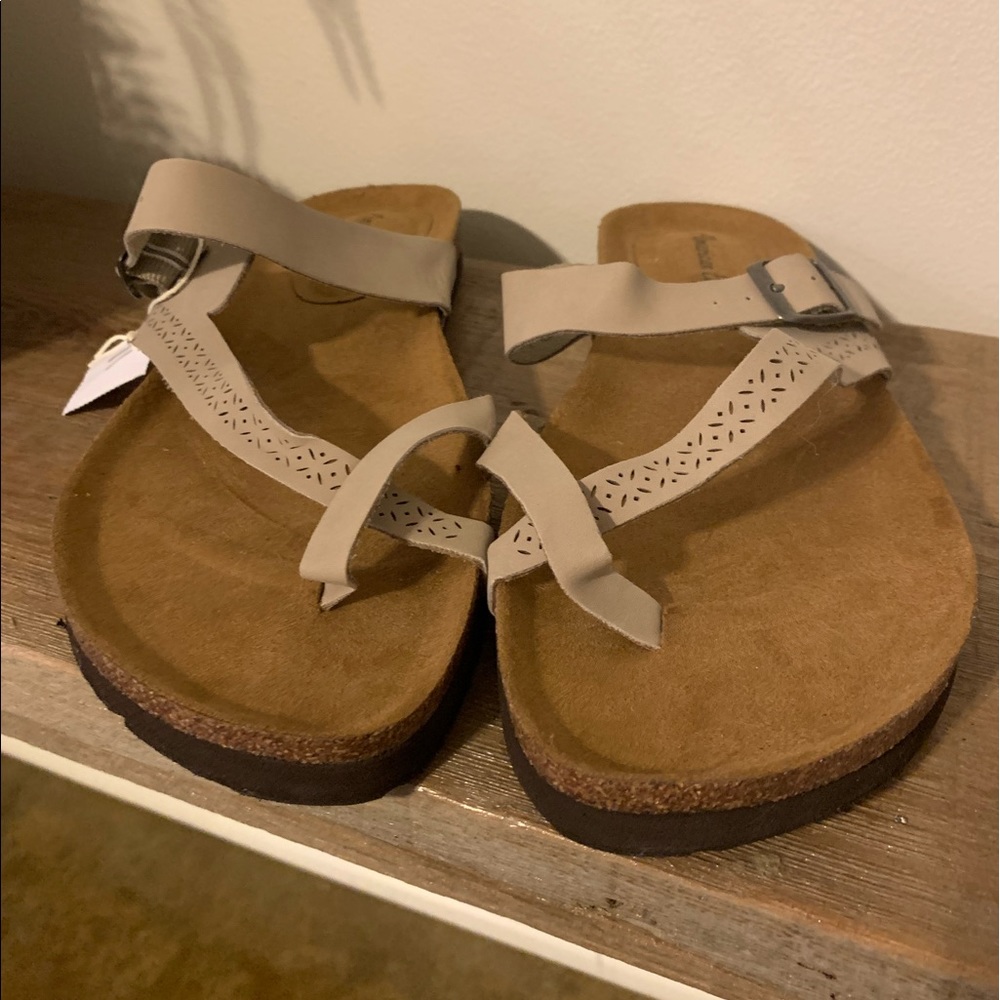 *BRAND NEW* American Eagle sandals size 12